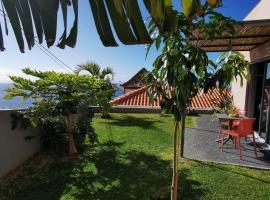 Casa Atlantico tropischer Seitenflügel, hotell i Ribeira Brava