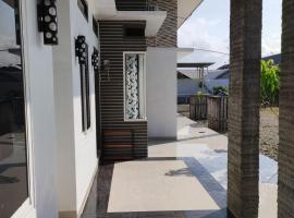 Cahaya kos putri, villa sa Banda Aceh