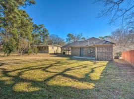 Family Home about 5 Mi to Downtown Little Rock!, cottage in Little Rock