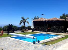 Climatized Pool Free Wifi Casa Rural Las Pareditas, hotel a Tijarafe