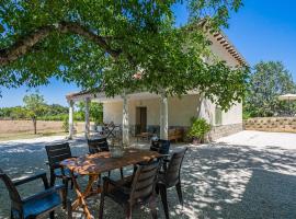 Villa Viñedo - Agradable Villa Rústica con Jardín، مكان عطلات للإيجار في Sotillo de las Palomas