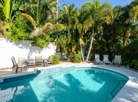 Canal 313 - Right in Siesta Key Village!, hotel a Siesta Key