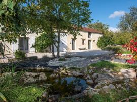 Gîte La Longère Bourguignonne، فندق في Demigny