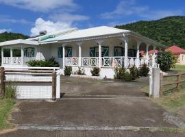 Villa havre de paix à Terre de Bas, LES SAINTES, Hotel in Terre-de-Bas