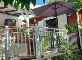 Gite Mamour - Charmant petit bungalow à découvrir, hotel v destinaci Baillif