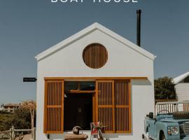 Yzers Boat House, hotel ramah hewan peliharaan di Yzerfontein