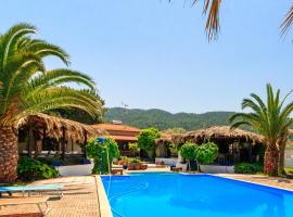 Kissos Apartments, hotel in Vourvourou