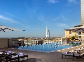 Staybridge Suites Dubai Internet City, an IHG Hotel – hotel w pobliżu miejsca Wieżowiec Burdż al-Arab w Dubaju