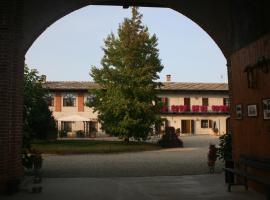 Agriturismo Cascina Nuova, hotel v destinaci Barge