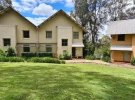VILLA DION - 3 Bedrooms situated in Cypress Lakes Resort