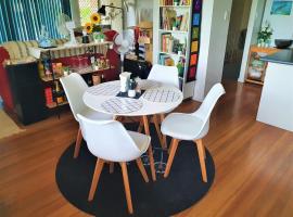 Amazing City Location-Private Room in a Share House-2 Rooms available!!, khách sạn ở Brisbane
