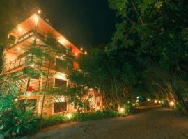 The Canopy Guest House, hotel en Auroville
