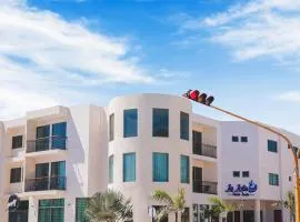 La Lola Hotel & Suites