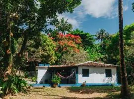 Casa estilo pescador com jardim perto da praia