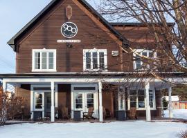 Le 900 Tremblant Inn Café and Bistro, hotel with jacuzzis in Mont-Tremblant