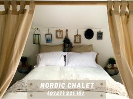 Nordic Chalet、シナイアにあるジョージ・エネスク記念館の周辺ホテル