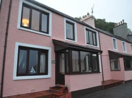 Marine House Holiday Home, hotel in Portree