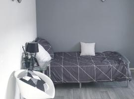 Paris 12mn, Orly 10mn Superbe chambre privée, homestay in Juvisy-sur-Orge