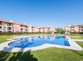 Stunning Apartment In Costa Ballena With 2 Bedrooms And Outdoor Swimming Pool, hotel en Costa Ballena