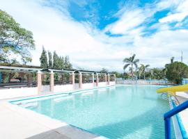 Reddoorz @ Royal Grande Beach Resort Batangas, hotel in Batangas City