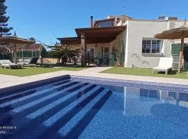 Casa de sueños Benasha con piscina, zona infantil y parking privado