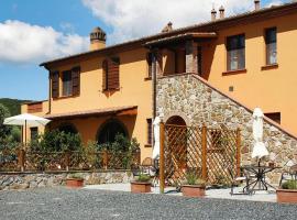 Holiday home in Castelnuovo Misericordia with pool, hotel sa Castelnuovo della Misericordia