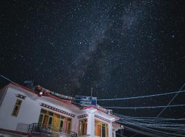 The Alpinist cafe and Retreat, hotel in Kaza