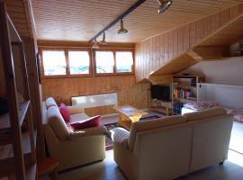 Confortevole mansarda di montagna, hotel v destinaci Poschiavo