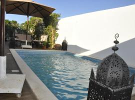 VILLA KENZA, hotel con piscina en Midoun