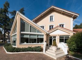 Les Cèdres Bleus: Aurec-sur-Loire şehrinde bir otel