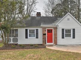 Charlotte Area Cottage about 4 Mi to Downtown!, vacation home in Charlotte