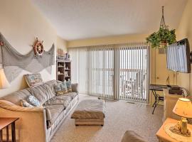 Walkable Condo with Balcony, Dock and Pool Access, hotel in Port Clinton