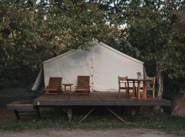 Hotel Cuatro Cuatros, camping à Ensenada