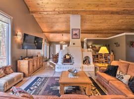 엔젤 파이어에 위치한 호텔 Altitude Adjustment Angel Fire Cabin with Deck