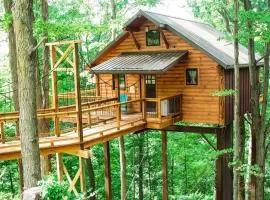 Treehouse #6 by Amish Country Lodging