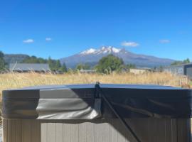 Solar on Snowmass Red Door, hotel with hot tubs in Ohakune