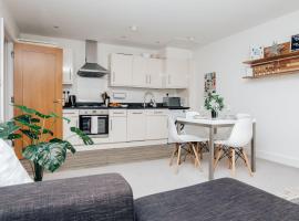 Central Modern Flat for 4-6 & dedicated parking, apartmen di Henley on Thames
