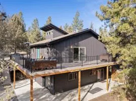Pet Friendly Pine Knoll Home