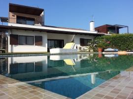 Beautiful Villa With Private Pool - Isola Albarella, hotel in Isola Albarella