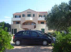 Apartmani Kristiana, hotel en Jezera