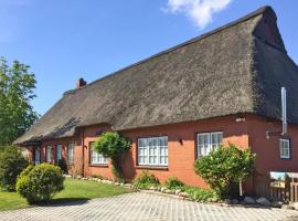 Apartment in Rehm-Flehde-Bargen with a shared pool, hotel with parking in Rehm-Flehde-Bargen