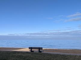 Seashore Hideaway studio, hotel i nærheden af Sword Beach, Hermanville-sur-Mer