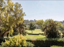 Hole 1 - Cozy place on Castelgandolfo Golf Course, hotell i Castel Gandolfo
