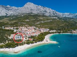 Delux Apartments Sunset Beach, luxury hotel in Promajna