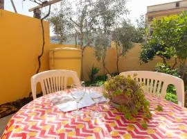 Yellow House-Villetta a due passi dal mare