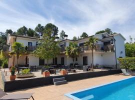 Casa Bons Aires, hotel con estacionamiento en Alcoy