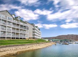 Osage Beach Condo with Private Boat Slip, Views、オーセージ・ビーチのアパートメント