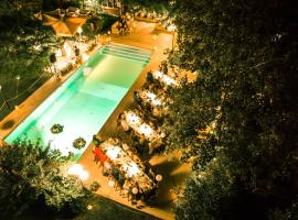 Hotel Milano Pool & Garden, hotel amb aparcament a Salice Terme