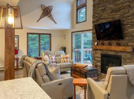 Newly Renovated Home with Hot Tub, Deck and EV Charger, hotel v destinaci Hunter