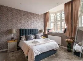 THE MOST CENTRAL Apartment in Canterbury Stunning Interiors, fully equipped, City Views and Free WiFi!